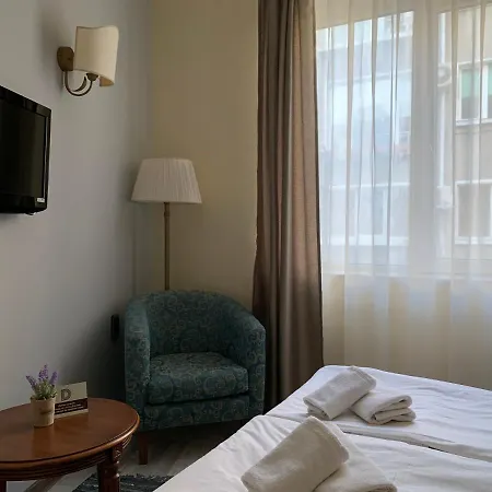 Guest Donovi Konukevi *